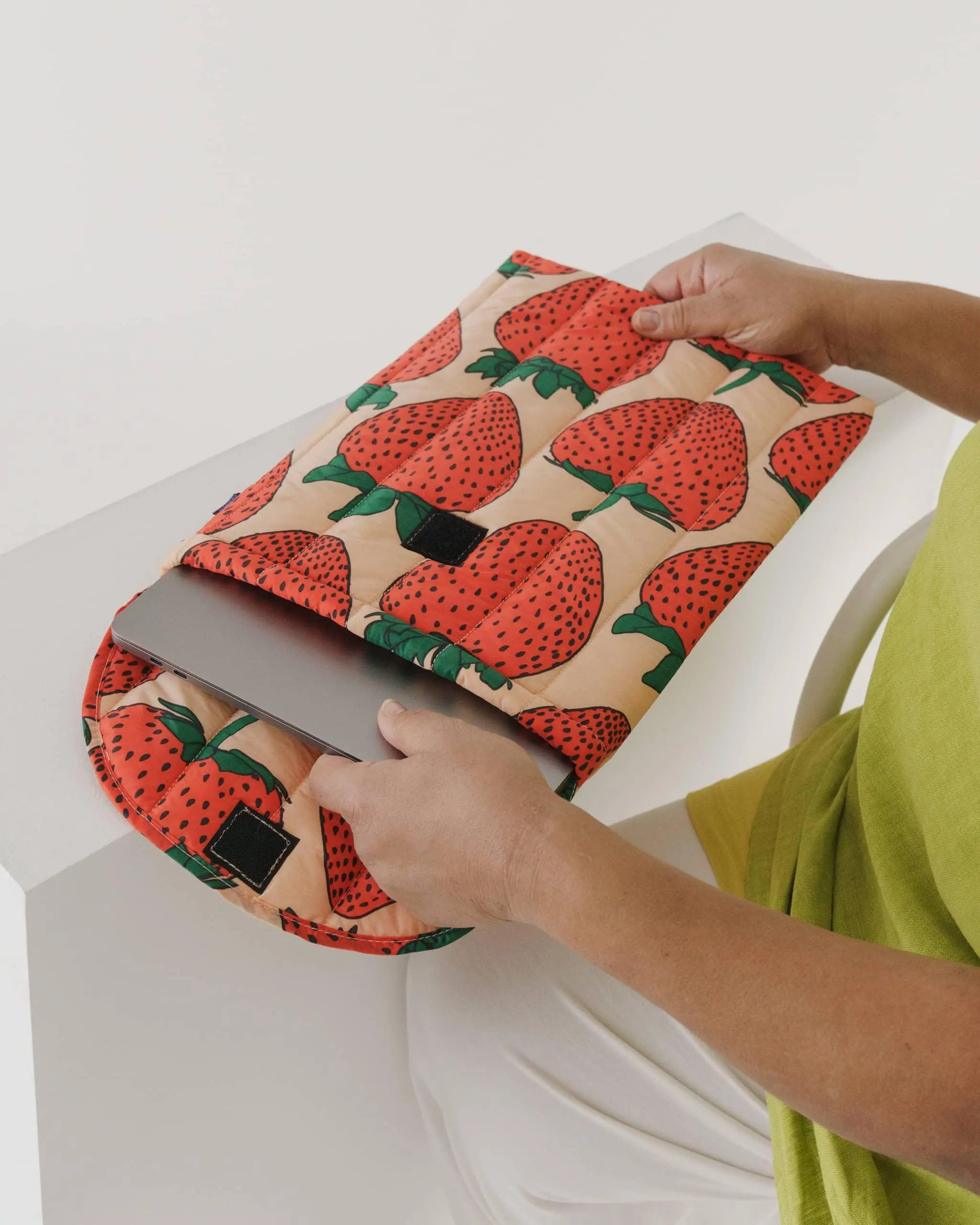 Puffy Laptop Sleeve 16" Strawberry - Image 2